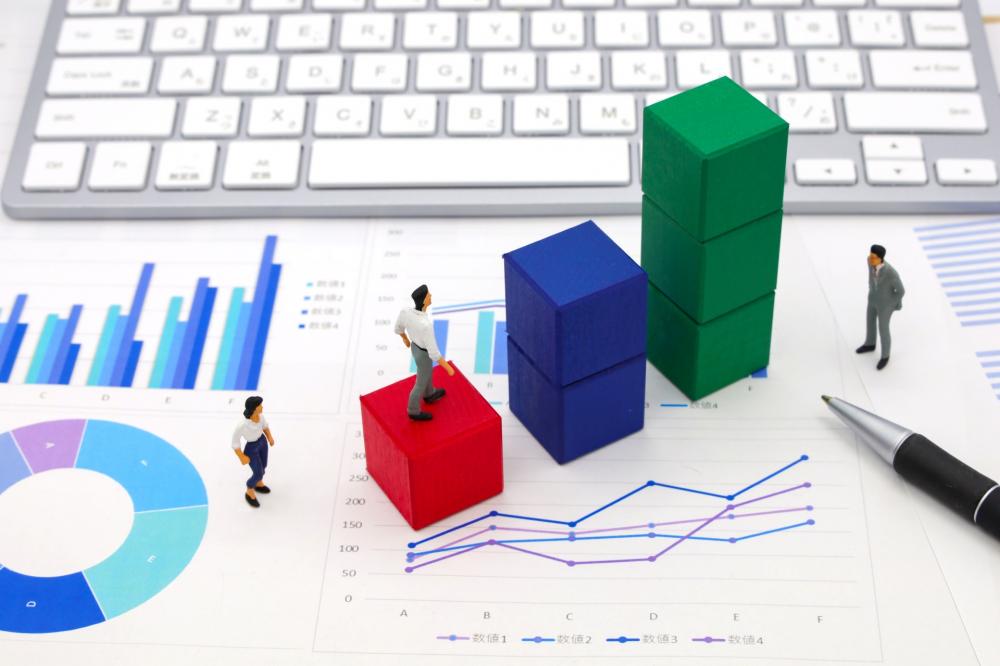 反響数の多い不動産会社の検索傾向　曜日と時間別、閲覧の多いコンテンツとお気入り機能